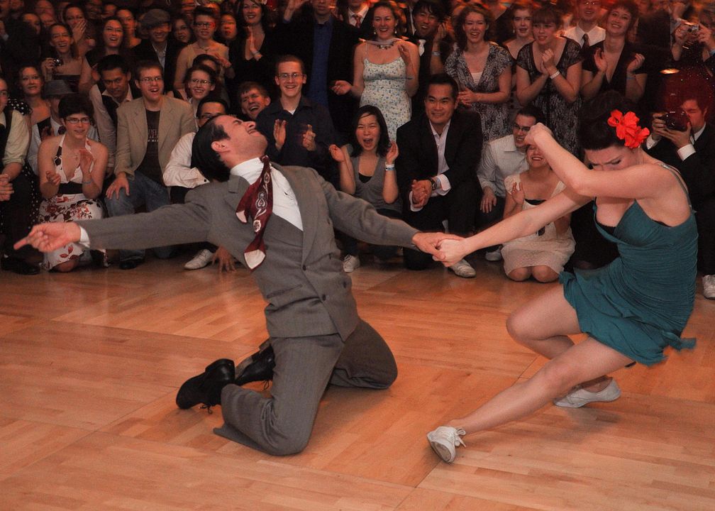 Alive and Kicking : Foto