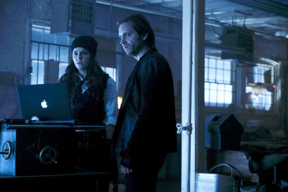 Foto Aaron Stanford, Emily Hampshire