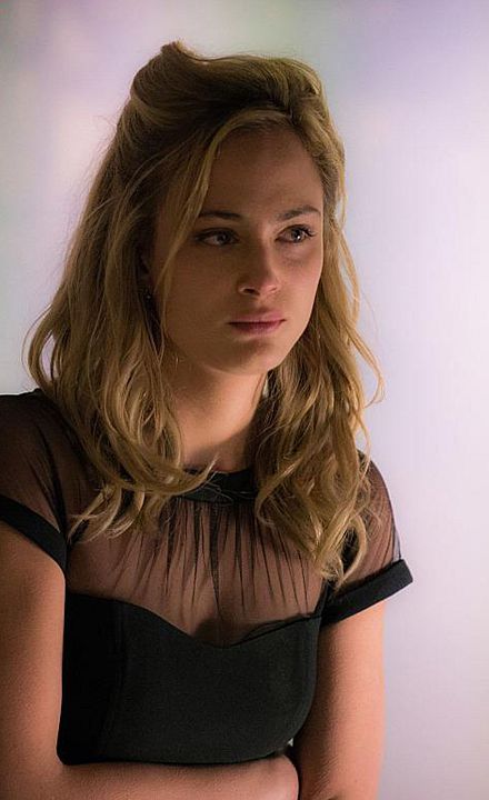 Zoo : Foto Nora Arnezeder