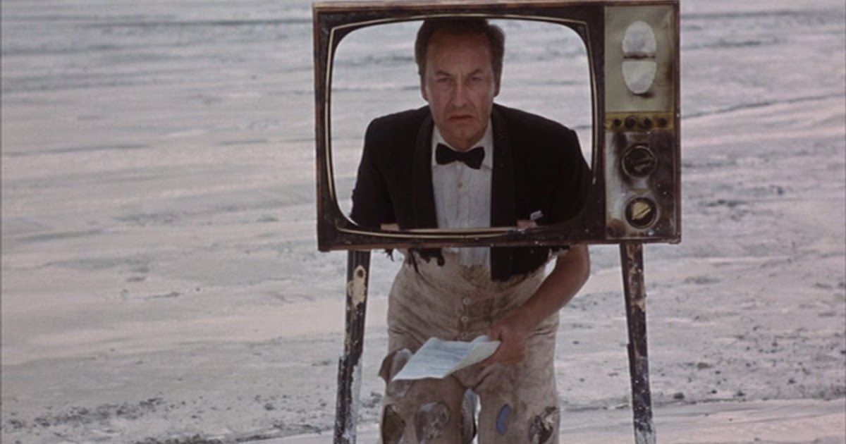 The bed-sitting room : Foto