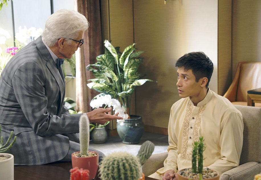 The Good Place : Foto Manny Jacinto, Ted Danson