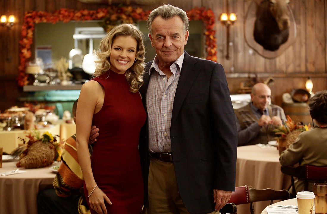Recién llegados : Foto Chelsey Crisp, Ray Wise