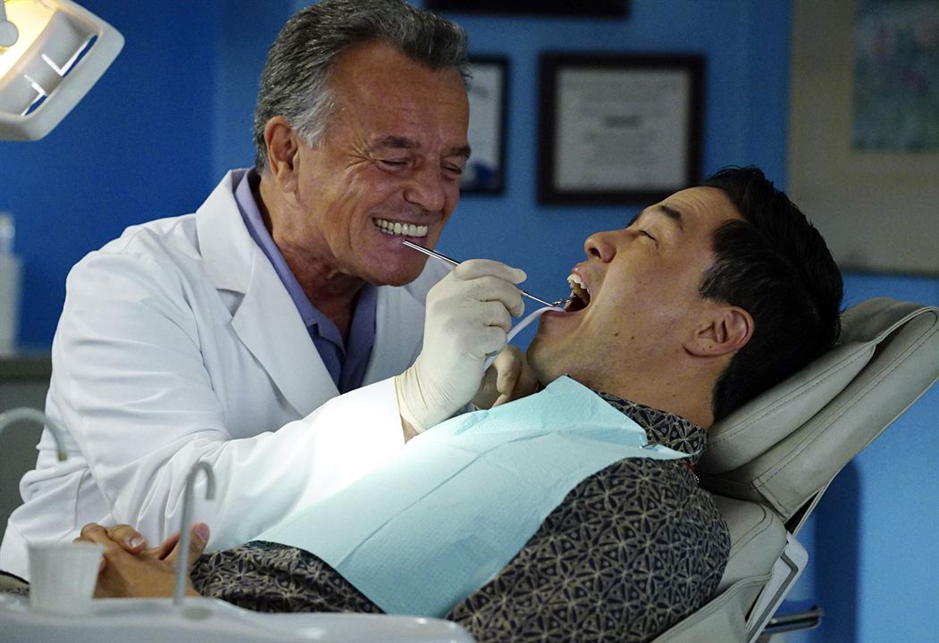 Recién llegados : Foto Randall Park, Ray Wise