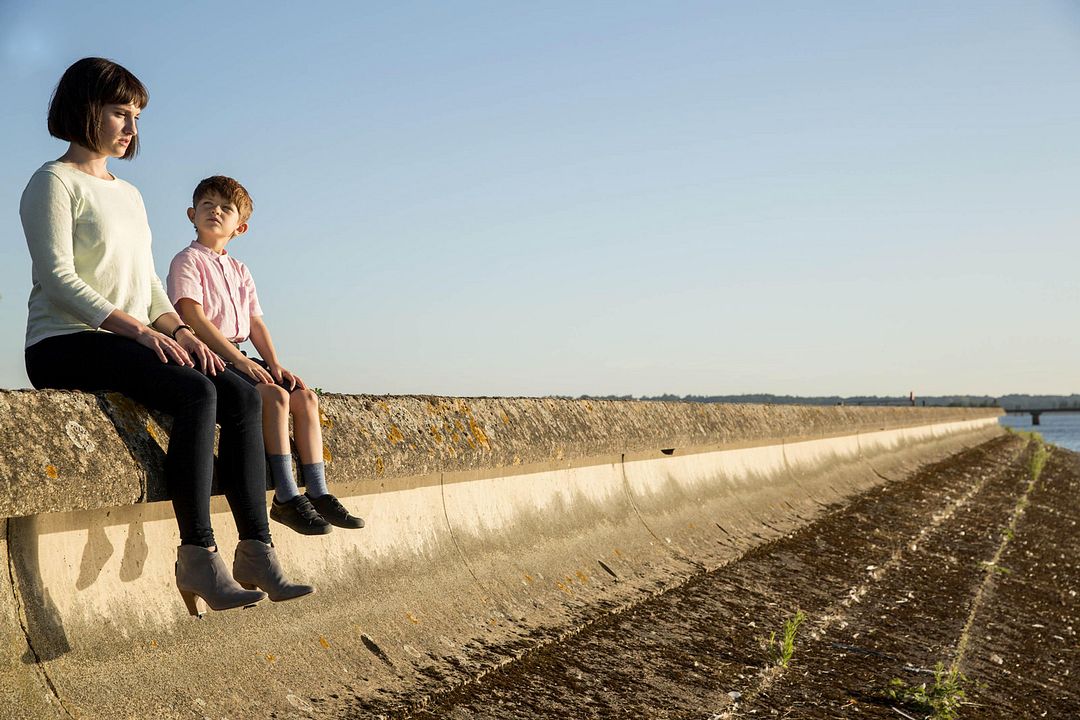 Humans : Foto Billy Jenkins, Ruth Bradley