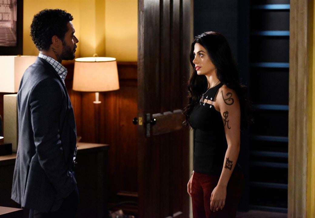 Shadowhunters : Foto Emeraude Toubia, Nick Sagar