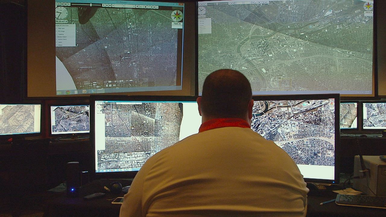 Do Not Resist : Foto