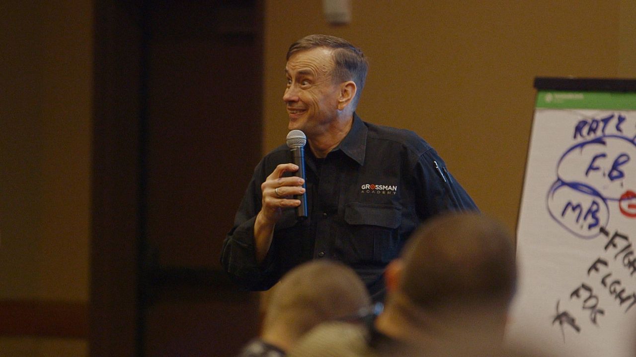 Do Not Resist : Foto