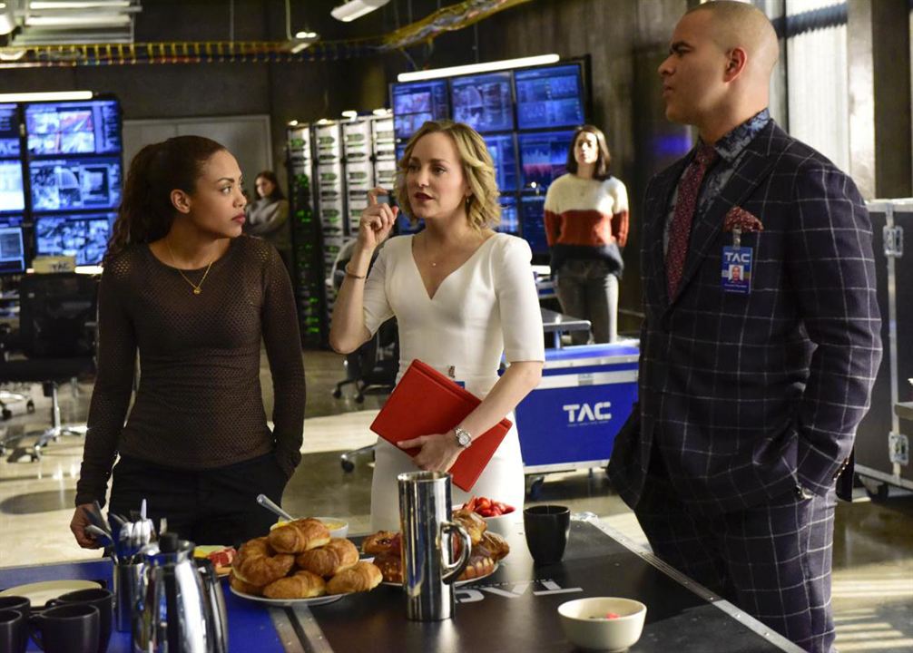 Bull : Foto Jaime Lee Kirchner, Geneva Carr, Chris Jackson