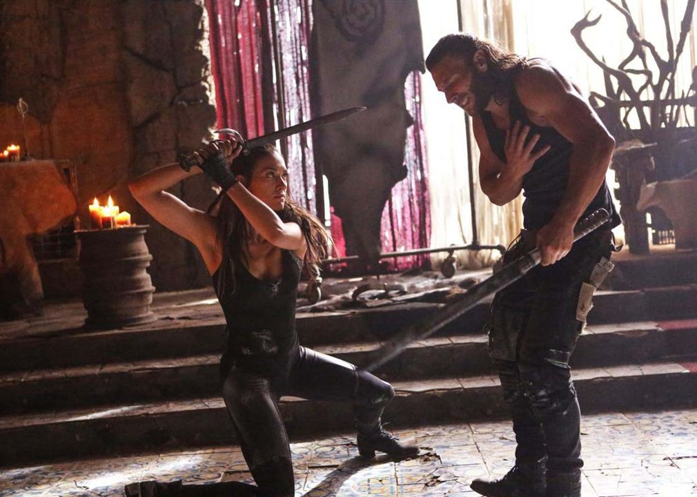 Los 100 : Foto Tasya Teles, Zach McGowan