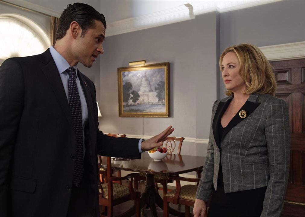 Sucesor designado : Foto Virginia Madsen, Adan Canto