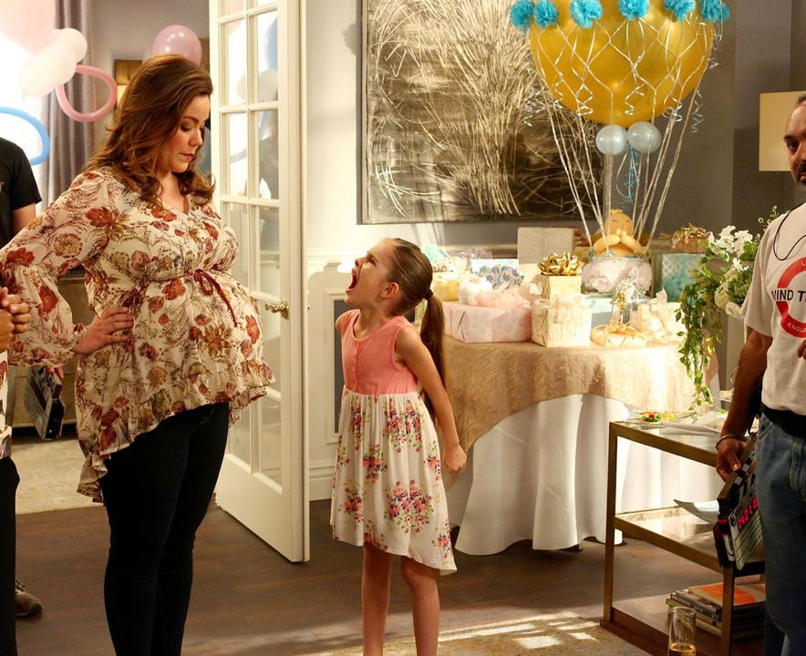 American Housewife (2016) : Foto Katy Mixon, Julia Butters