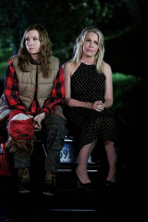 Playing House : Foto Jessica St. Clair, Lennon Parham