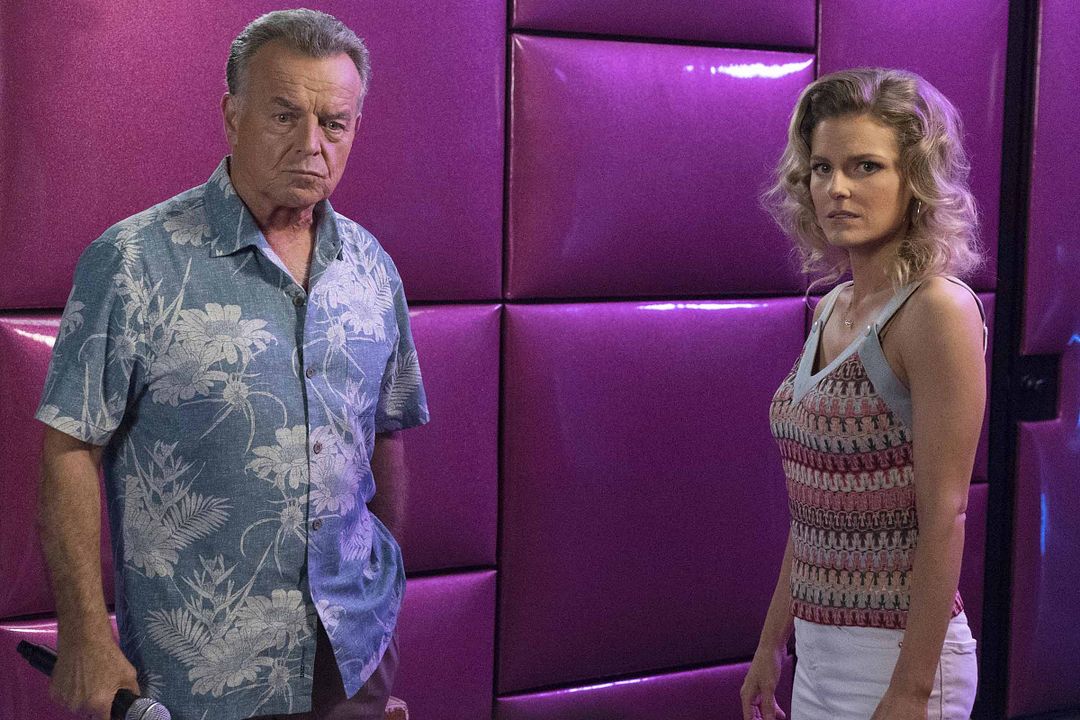 Recién llegados : Foto Ray Wise, Chelsey Crisp