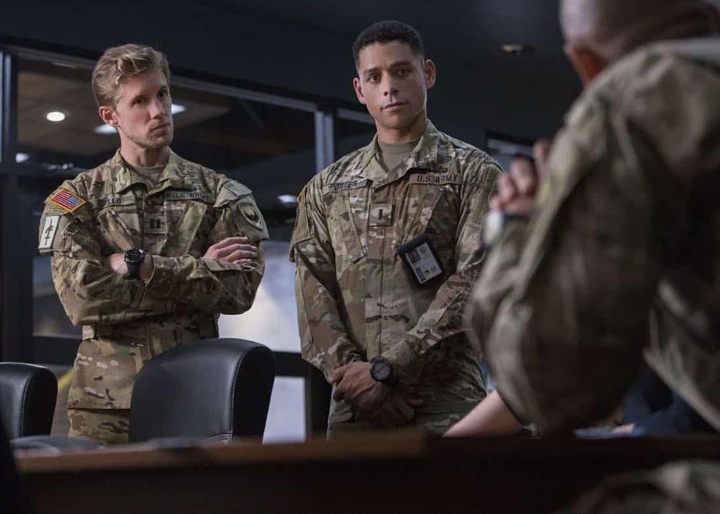 Valor : Foto Matt Barr, Charlie Barnett