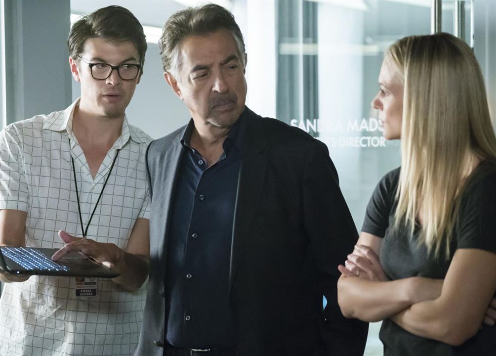 Mentes criminales : Foto A.J. Cook, Joe Mantegna