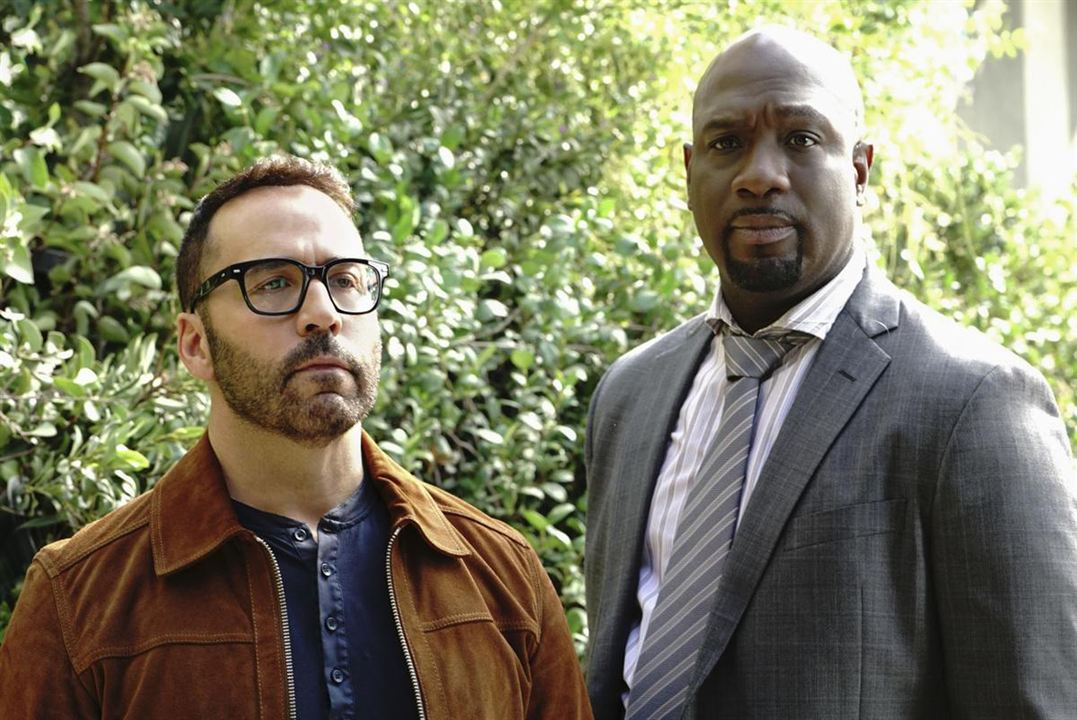 Inteligencia colectiva : Foto Richard T. Jones, Jeremy Piven