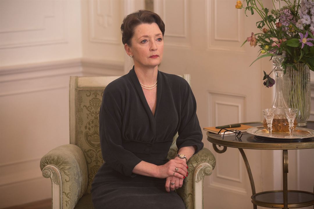 El hilo invisible : Foto Lesley Manville