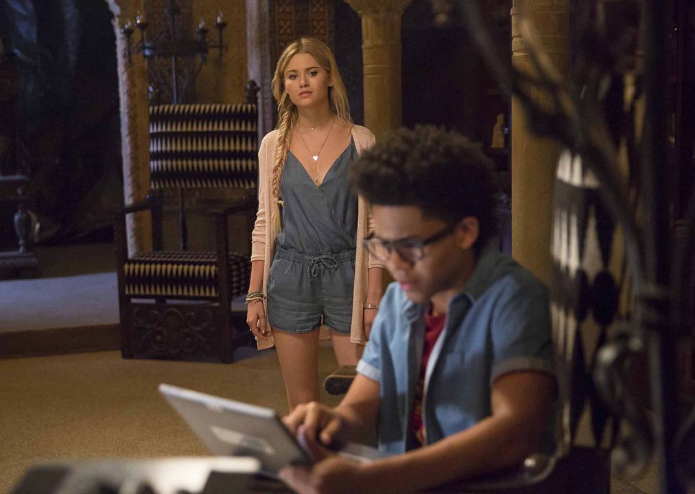 Marvel's Runaways : Foto Virginia Gardner, Rhenzy Feliz