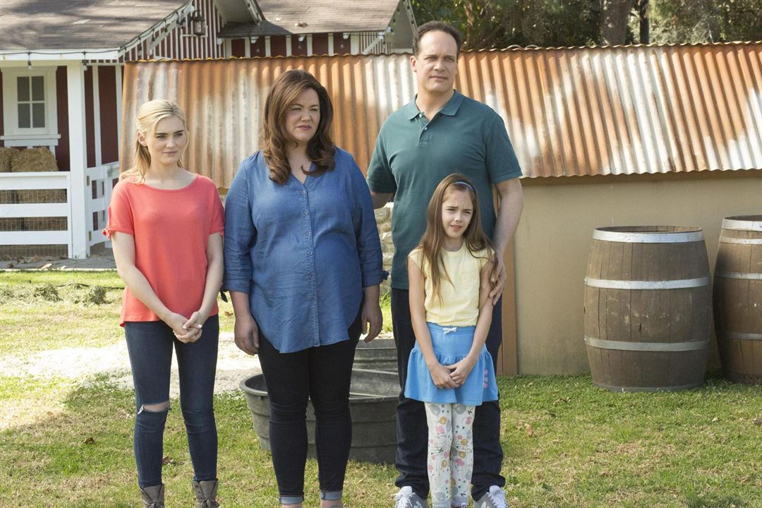 American Housewife (2016) : Foto Meg Donnelly, Julia Butters, Diedrich Bader, Katy Mixon