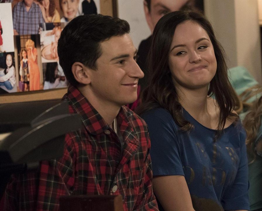 Los Goldberg : Foto Hayley Orrantia, Sam Lerner