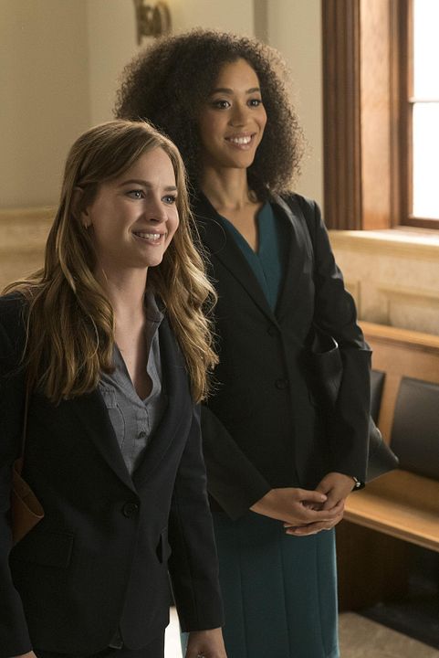 For the People (2018) : Foto Britt Robertson, Jasmin Savoy Brown