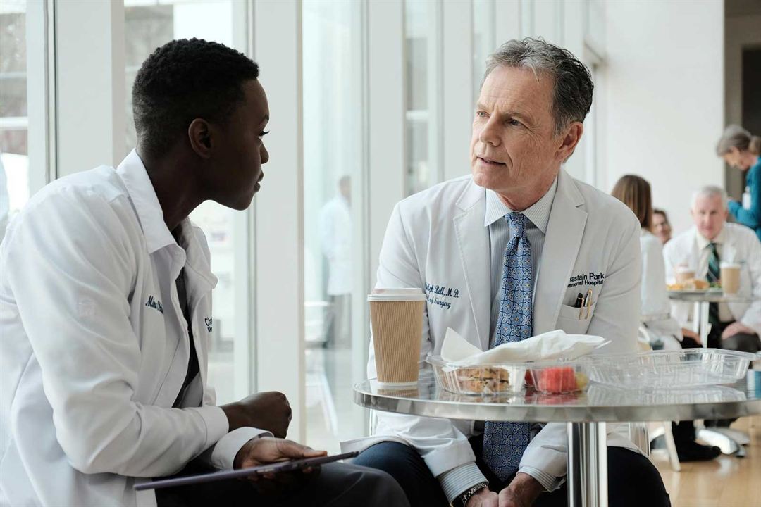 The Resident : Foto Shaunette Renee Wilson, Bruce Greenwood