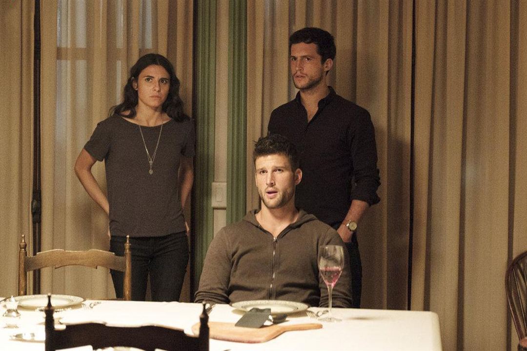 Foto Rob Heaps, Parker Young, Marianne Rendón