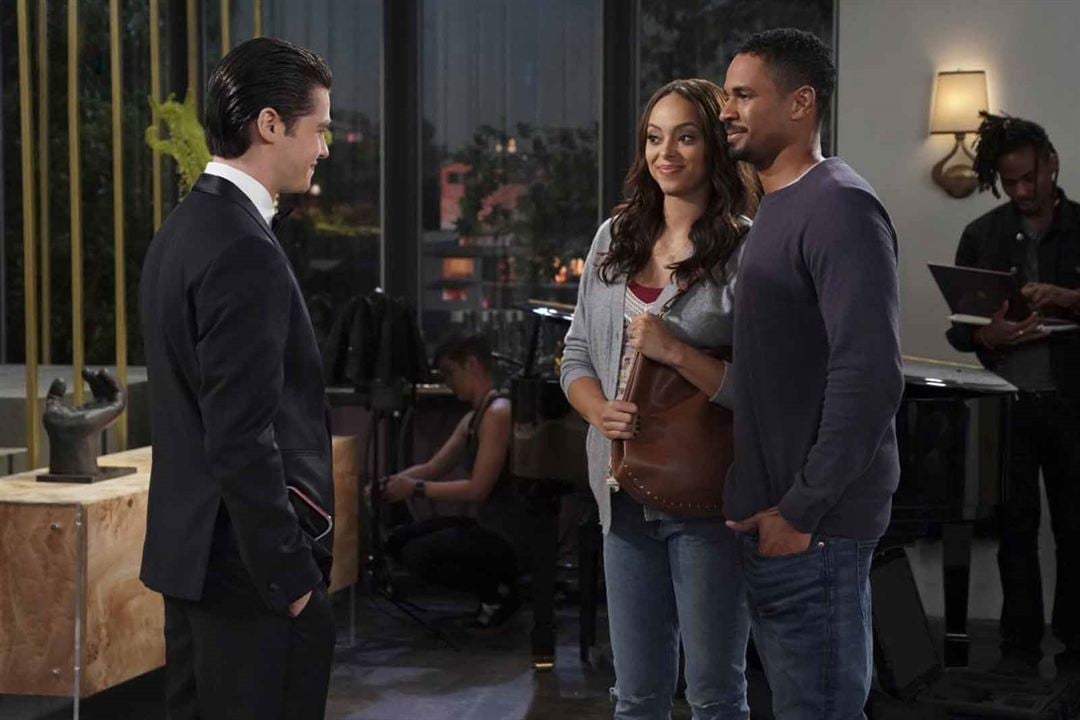 Happy Together : Foto Damon Wayans Jr., Amber Stevens West