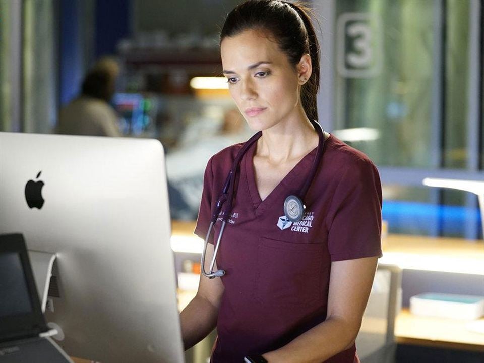 Chicago Med : Foto Torrey DeVitto