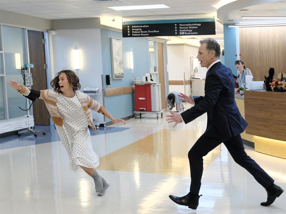 The Resident : Foto Bruce Greenwood, Bailey Noble