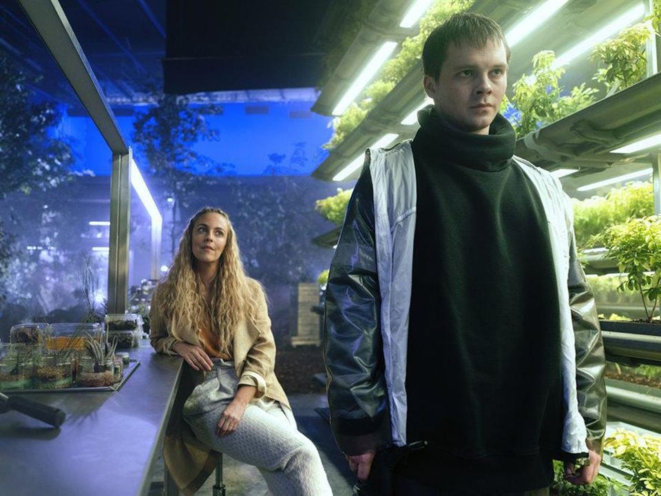 Nightflyers : Foto Miranda Raison, Sam Strike