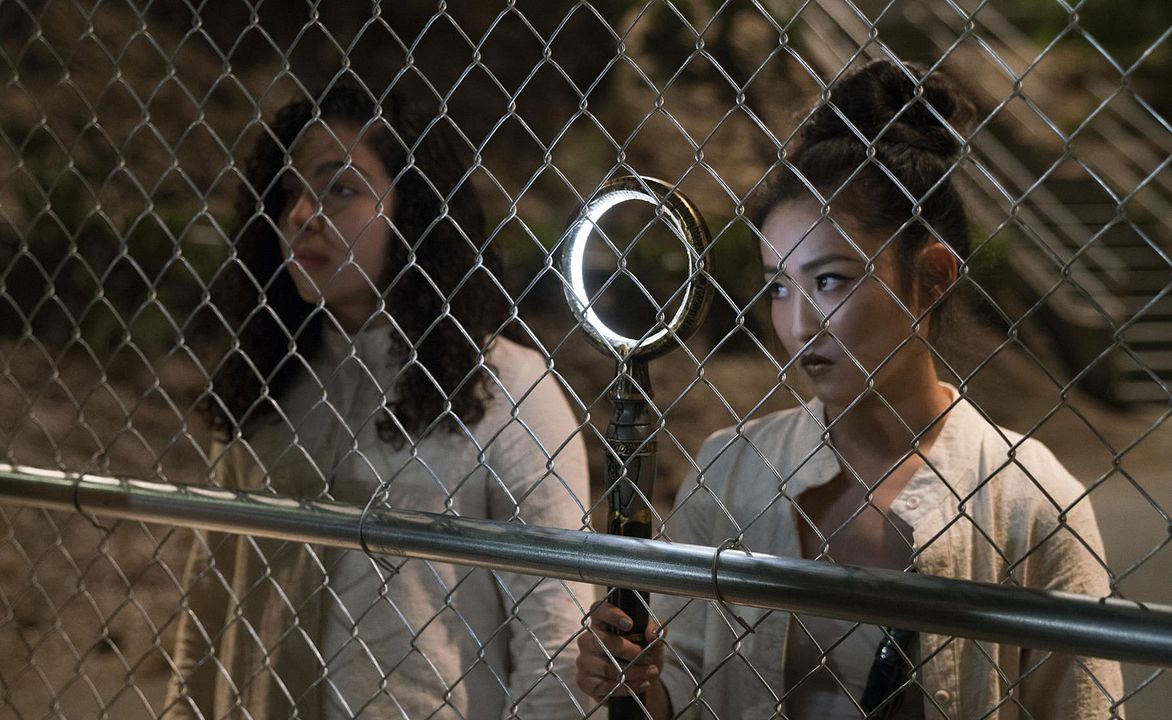 Marvel's Runaways : Foto Allegra Acosta, Lyrica Okano