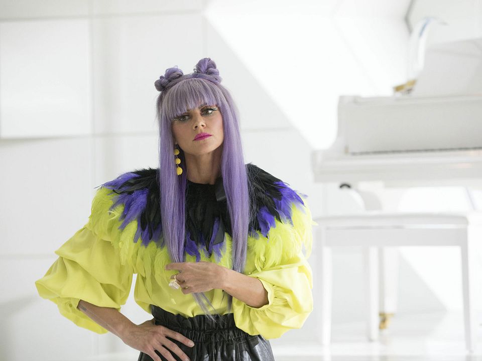 Future Man : Foto Eliza Coupe