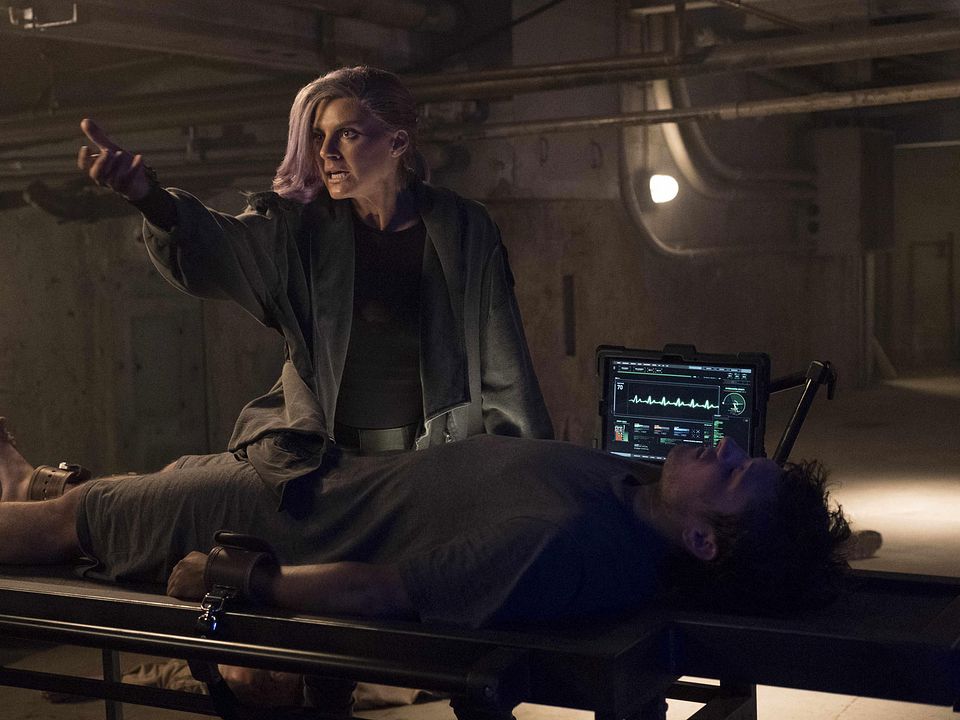 Future Man : Foto Eliza Coupe