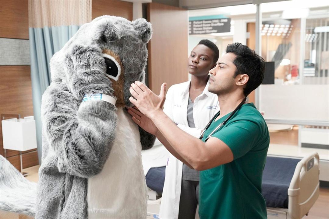 The Resident : Foto Shaunette Renee Wilson, Manish Dayal