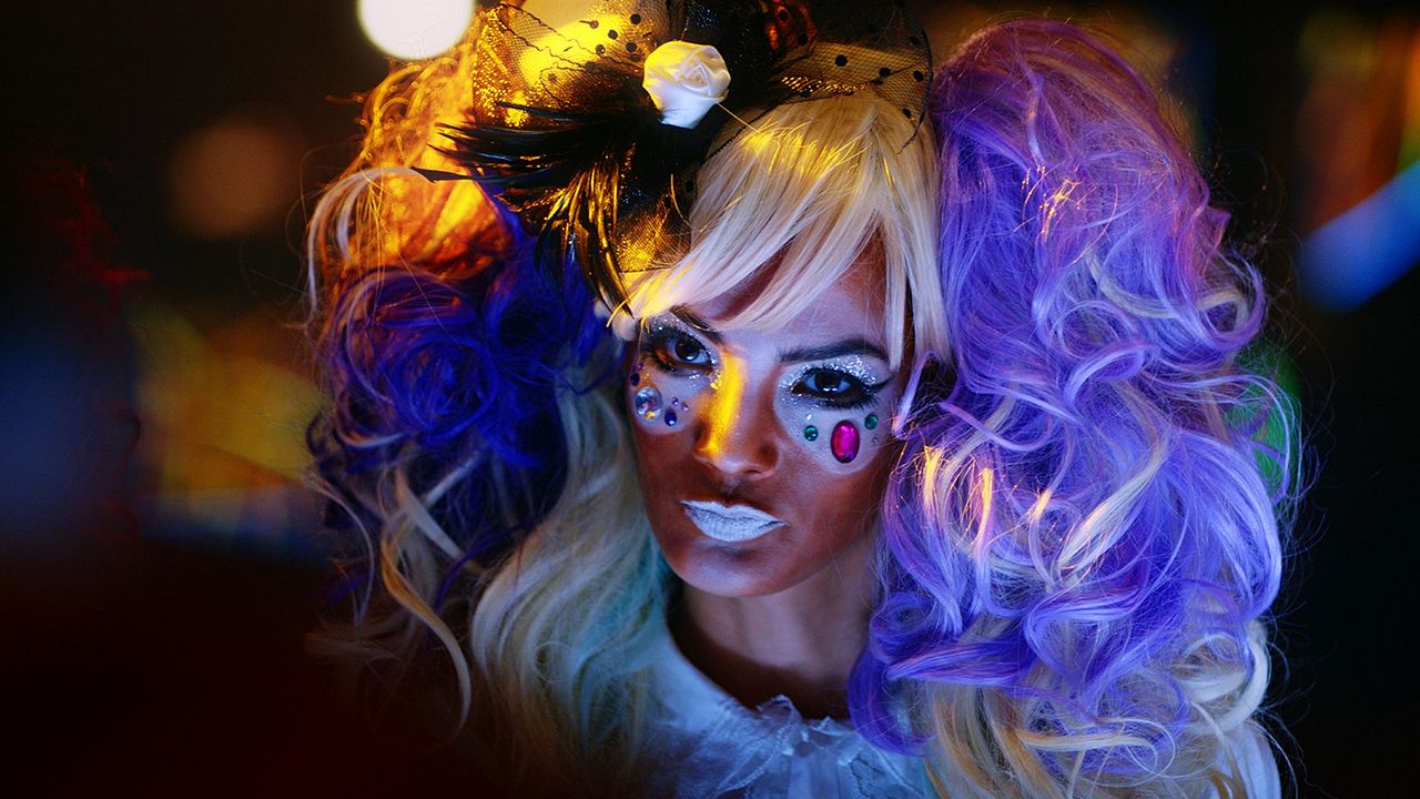 She's Just A Shadow : Foto