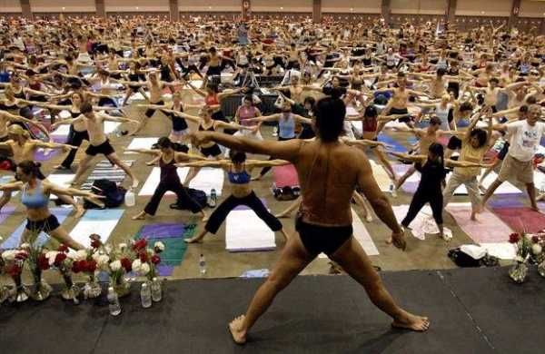 Bikram: Yogui, gurú, depredador : Foto