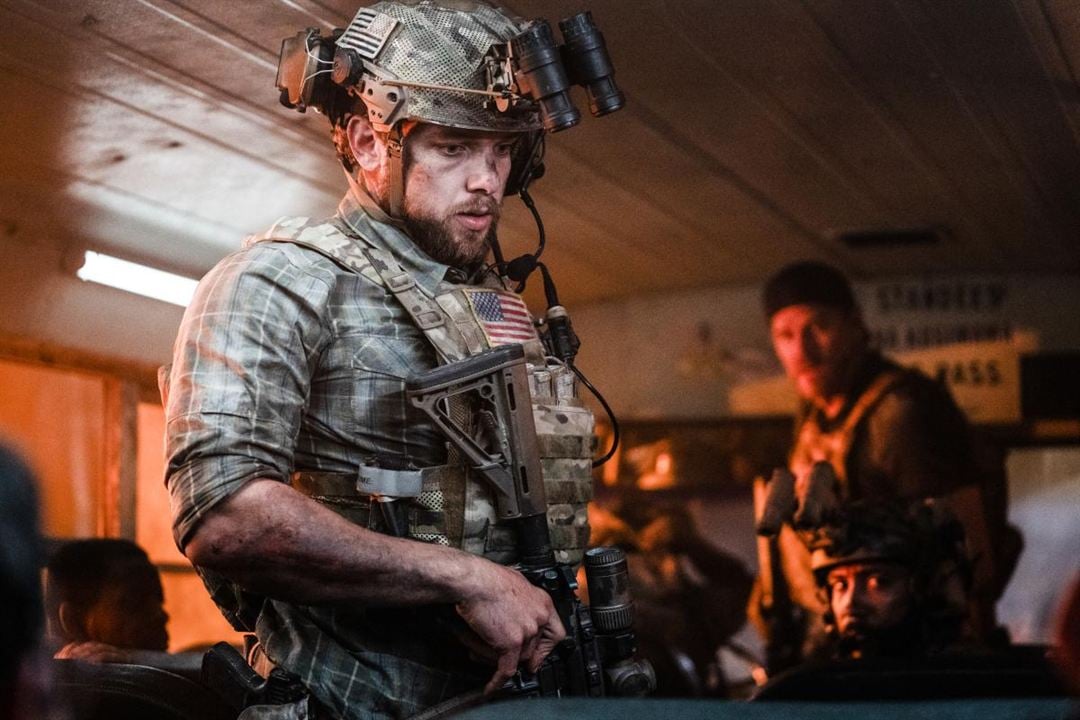 SEAL Team : Foto Max Thieriot