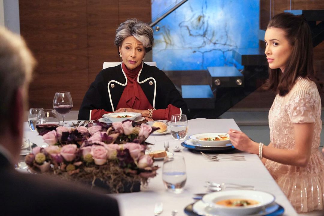 Nancy Drew : Foto Maddison Jaizani, Judith Maxie