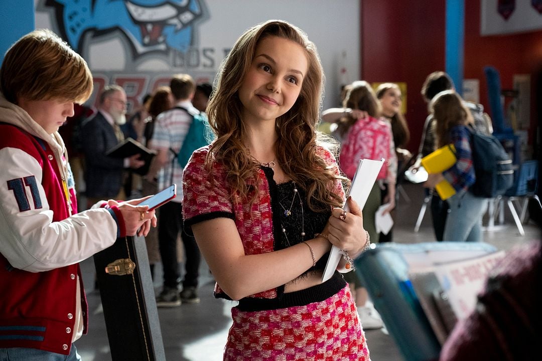 Julie and the Phantoms : Foto Sacha Carlson