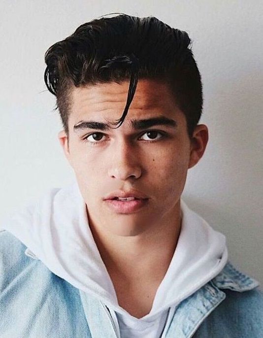 Cartel Alex Aiono