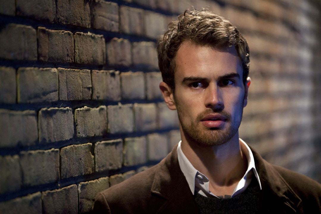 Foto Theo James