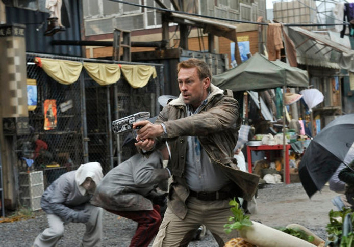 Defiance : Foto Grant Bowler