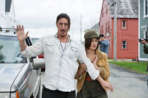 Haven : Foto Eric Balfour, Emma Lahana