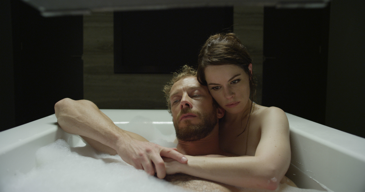 Retornados (The Returned) : Foto Kris Holden-Ried, Emily Hampshire