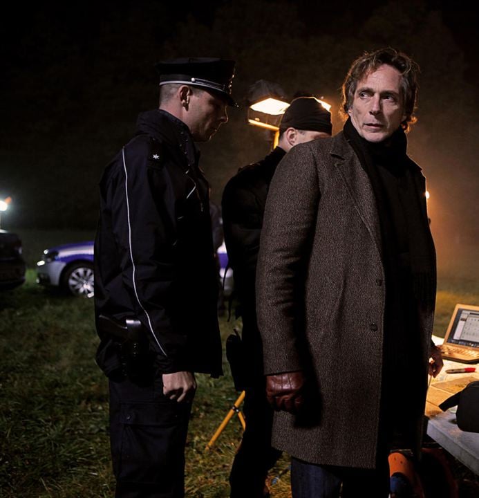 Crossing Lines : Foto William Fichtner