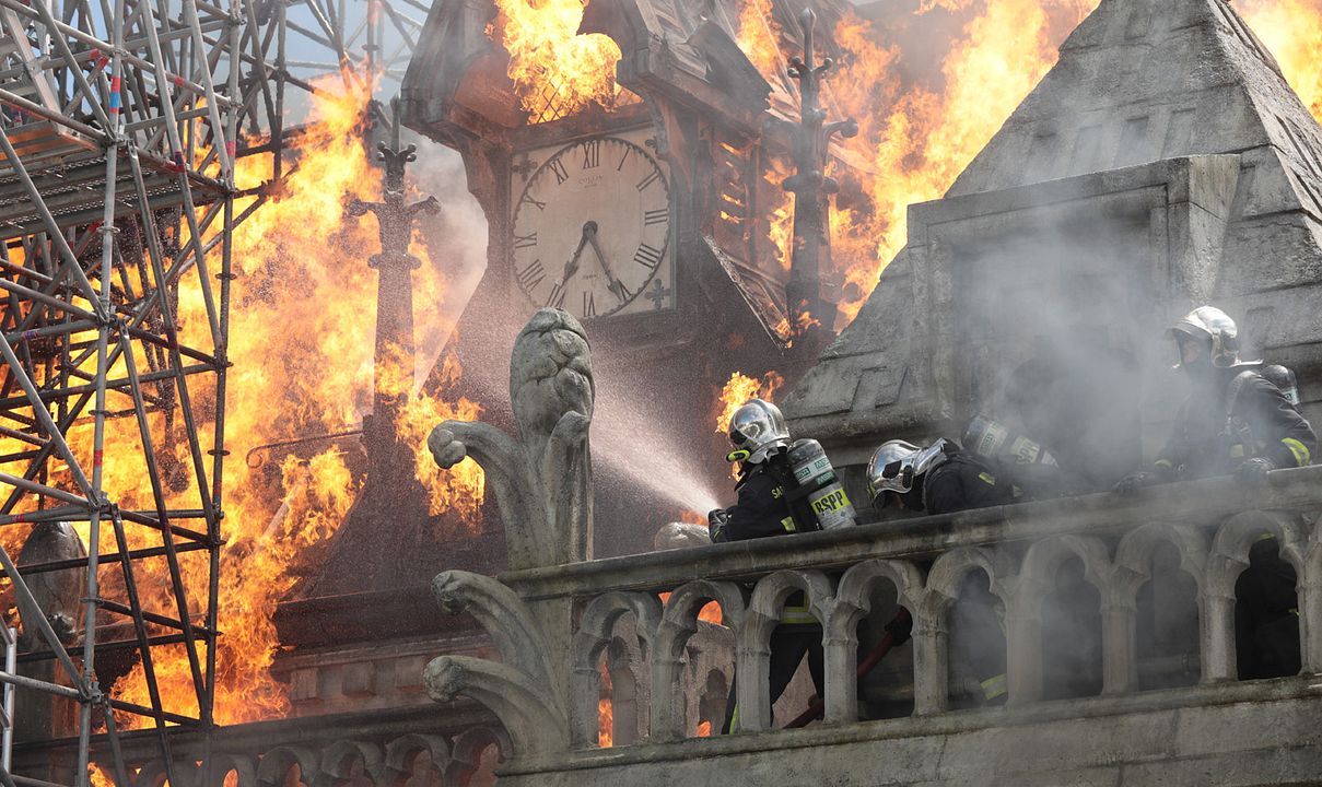 Arde Notre-Dame : Foto