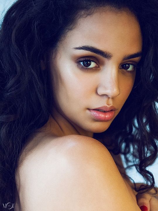 Cartel Yazzmin Newell