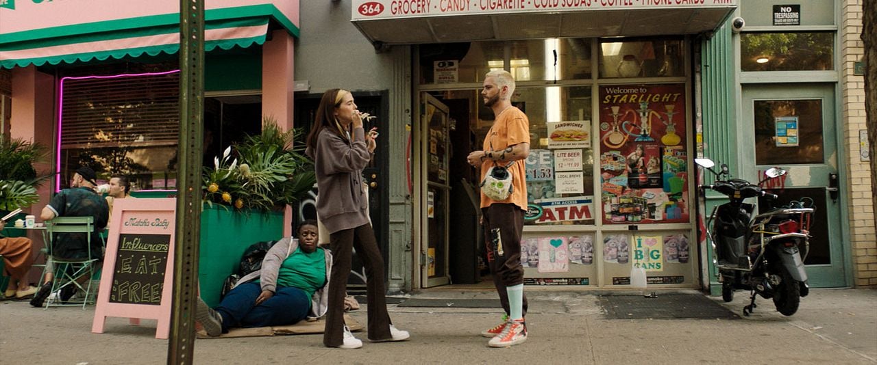 Not Okay : Foto Dylan O'Brien, Zoey Deutch
