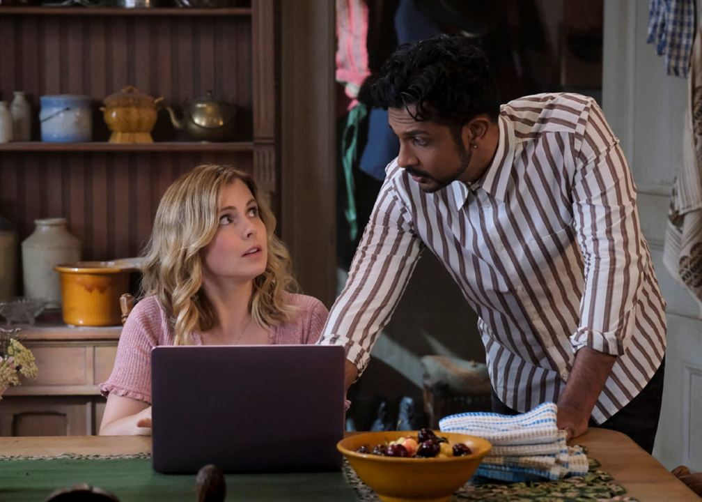 Ghosts : Foto Utkarsh Ambudkar, Rose McIver